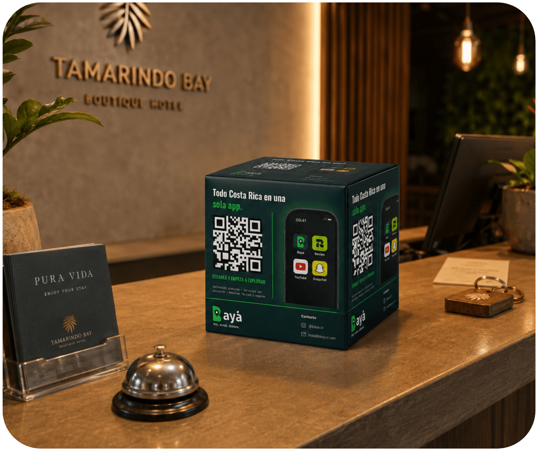 Material de BAYÁ en la recepción de un hotel